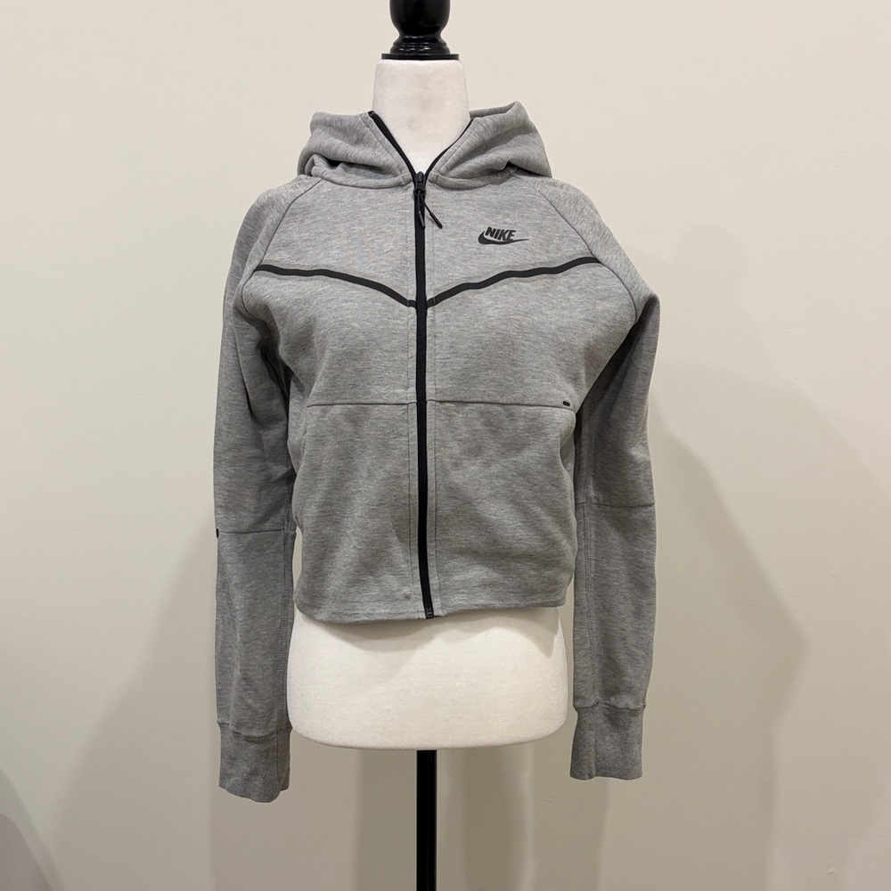 Nike Tech Fleece Women's Heather Gray Cropped Hoodie